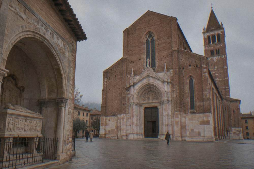 Side chapel with an old stone tomb and arched niche