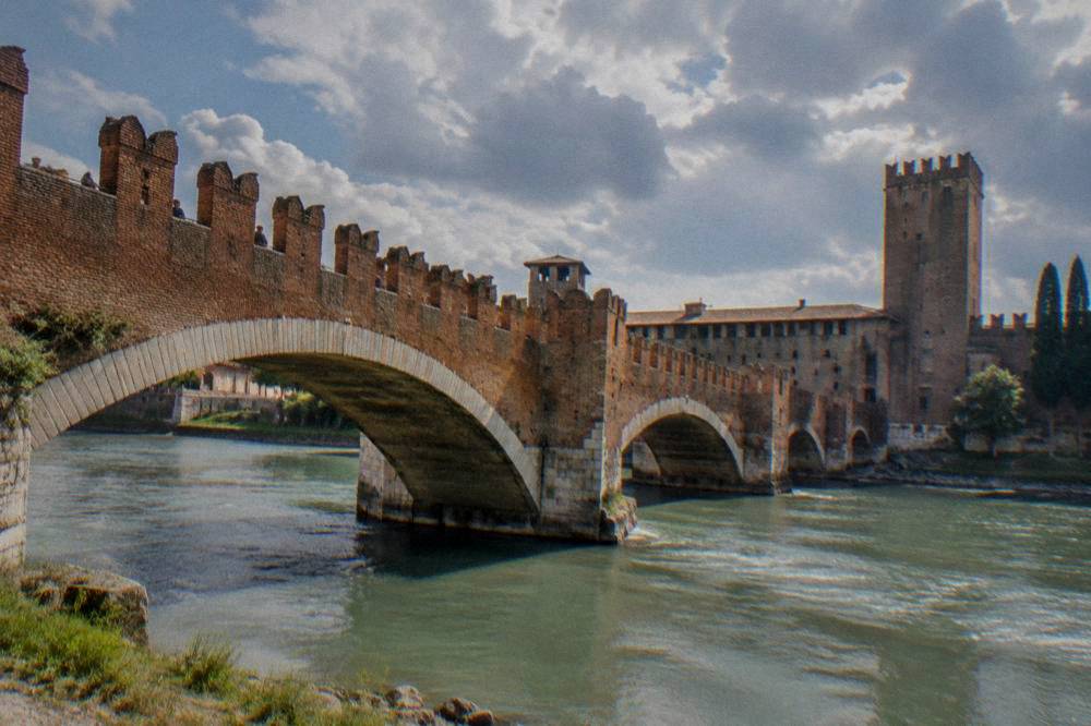 Ponte Scaligero bridge over the Adige river with Castelvecchio behind